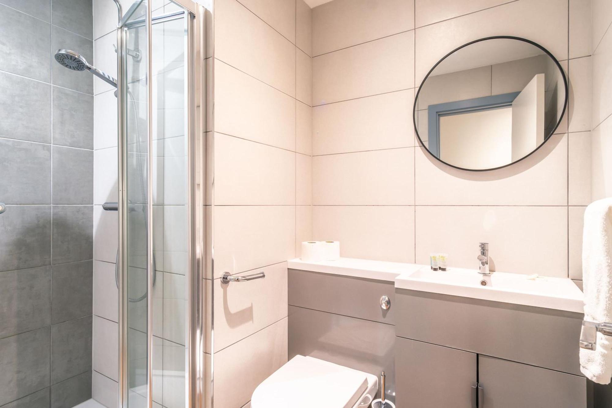 Apartment Stylish 2 Bedroom In